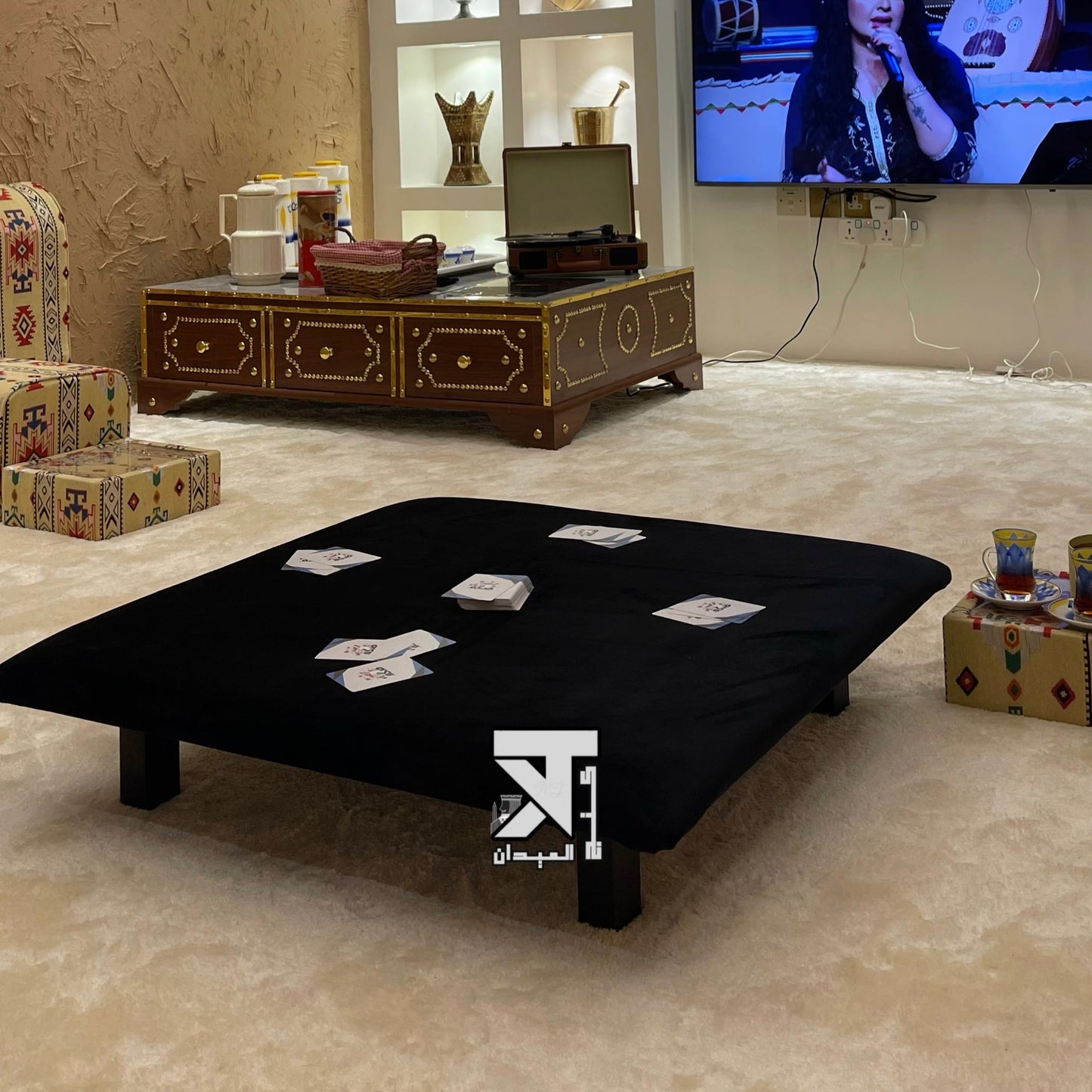 طاولة لون الأسود كاملة حجم 80